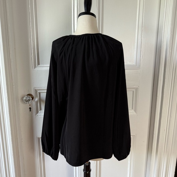 NWT MICHAEL Michael Kors Women’s Elegant Black Flowing Top Gold Buttons Large - Picture 12 of 14